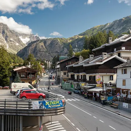 Hellochalet - Maison Orbit 400 Mt Cablecar Valtournenche